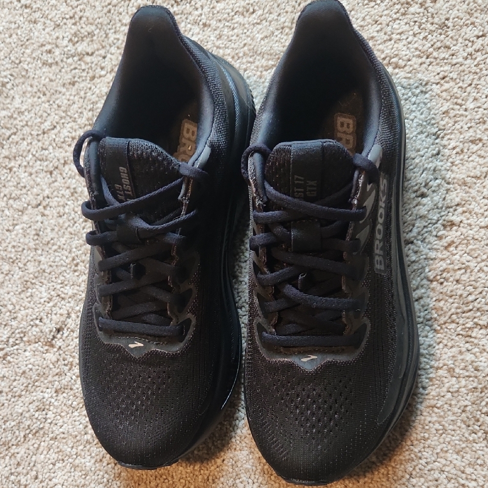 Brooks Men's Black Athletic Running Sneakers